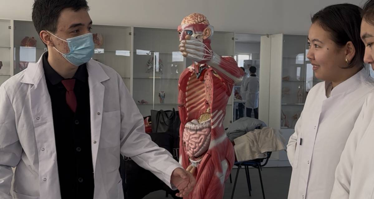 From the very first months of their studies, first-year students of Adam University School of Medicine begin not only to study theory, but also to master practical skills