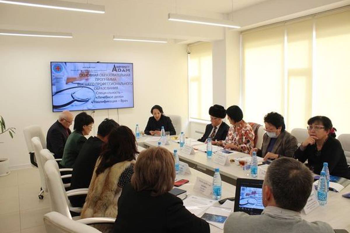 On December 22, 2022, a round table was held at the AUSM to discuss the basic educational program of  specialty "Medicine" (5 years of study), the mission of the AUSM, competence, learning outcomes and the graduate model.